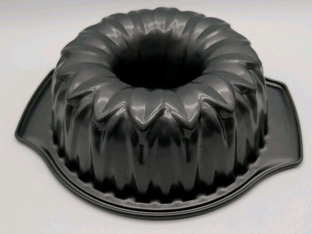 NON-STICK WILTON BUNDT PAN FLOWER 9.75 X 3.38" 10 Cup